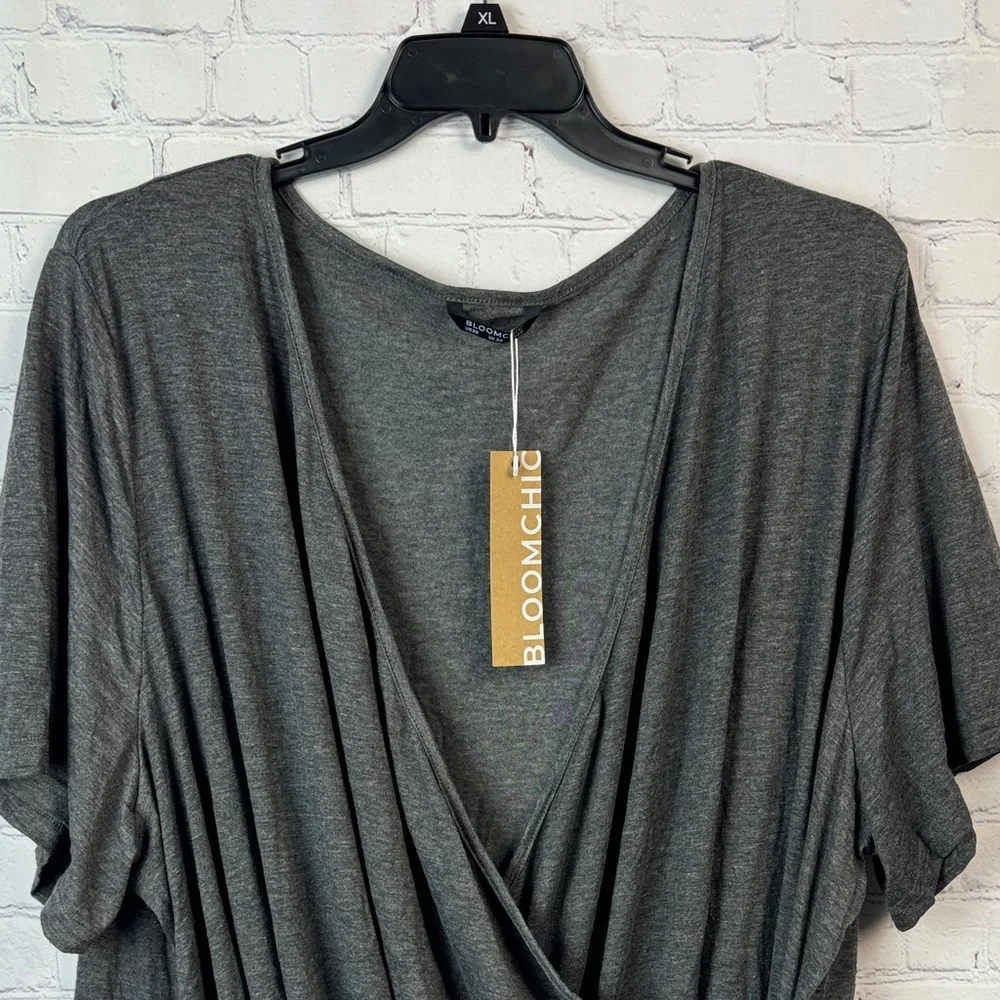 BloomChic Women's Gray Heather Wrap Tee Plus Size 5X - Picture 3 of 5